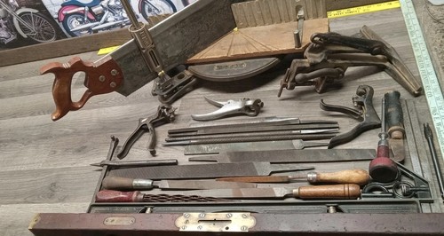 Antique wood working tools - working, lot